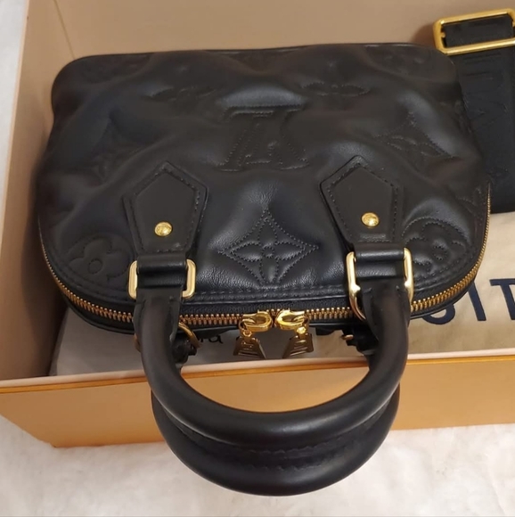 Louis Vuitton Alma BB Quilted calfskin embroidered Motif in great condition - Picture 14 of 16